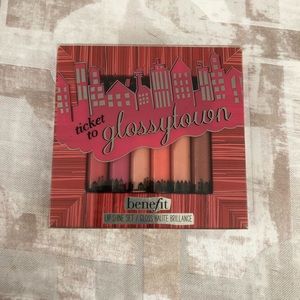 NIB BENEFIT TICKET TO GLOSSY TOWN GLOSS SET